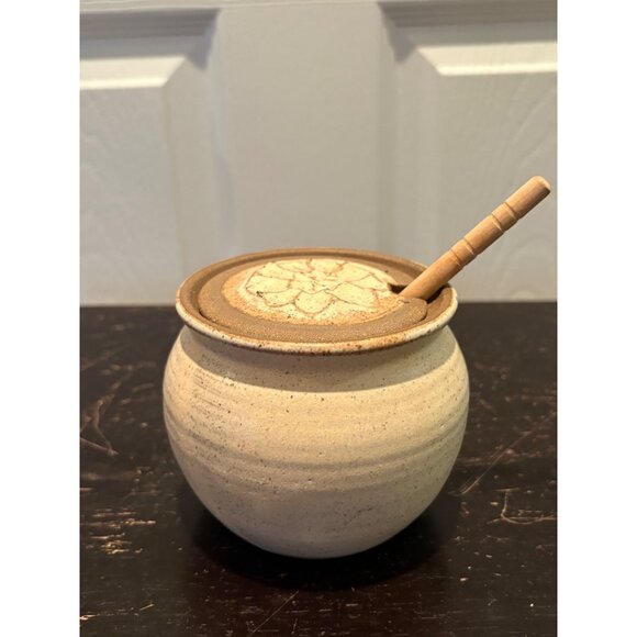 Handcrafted Ceramic Art Pottery Honey Pot Lid & Wooden Dipper Speckled Signed - Picture 2 of 8